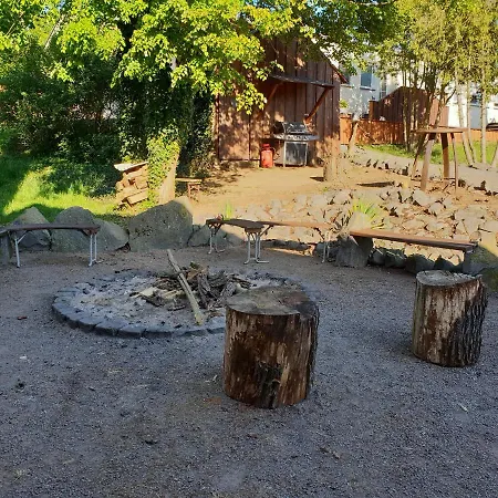 Schoene Kleiner Onkel Auf Idyllischem Reiterhof Nahe Burg Eltz *