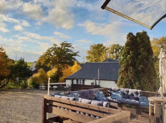 Schoene Kleiner Onkel Auf Idyllischem Reiterhof Nahe Burg Eltz Apartment Munstermaifeld