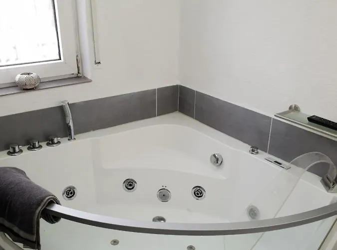 Schoene Kleiner Onkel Auf Idyllischem Reiterhof Nahe Burg Eltz * Munstermaifeld