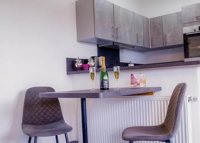 Schoene Kleiner Onkel Auf Idyllischem Reiterhof Nahe Burg Eltz Munstermaifeld